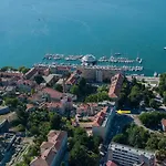 Place To Be - In The Centre With Private Parking Lejlighed