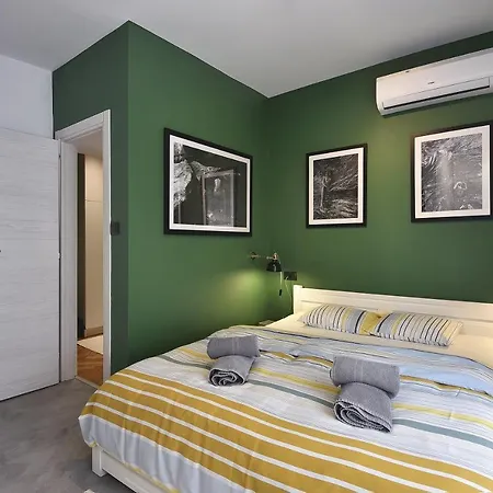 Place To Be - Center Póla