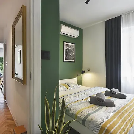 Place To Be - Center Apartment