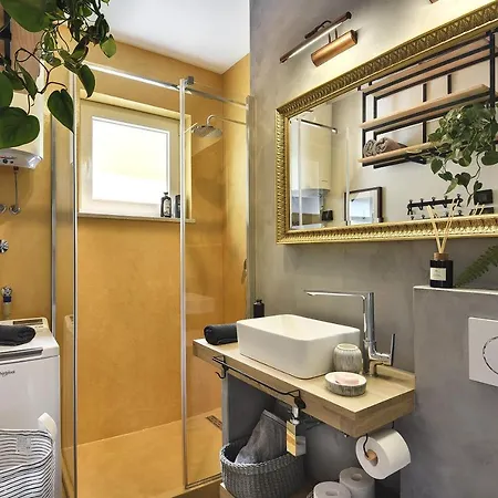 Place To Be - Center *