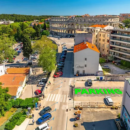 Place To Be - In The Centre With Private Parking * Pula