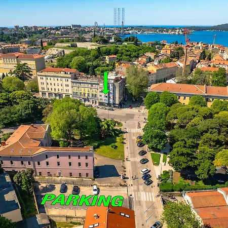 Apartment Place To Be - In The Centre With Private Parking