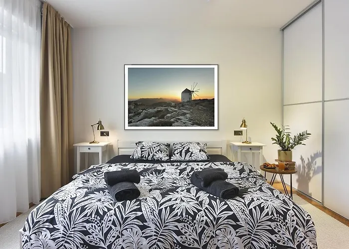 Apartment Place To Be - In The Centre With Private Parking