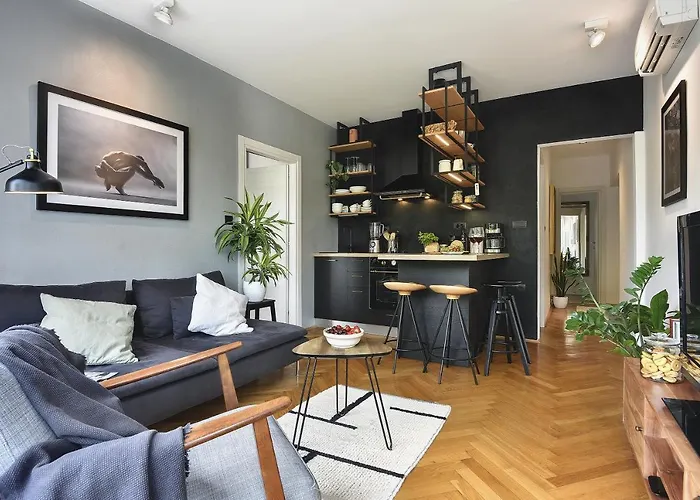 Apartment Place To Be - In The Centre With Private Parking