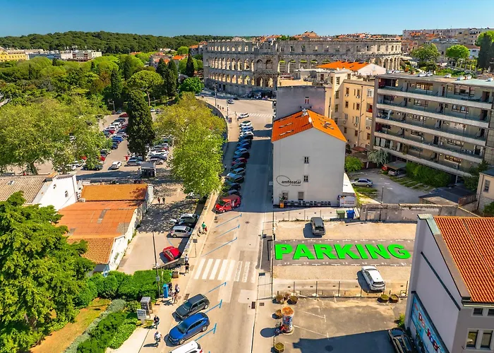 Place To Be - In The Centre With Private Parking * Pula