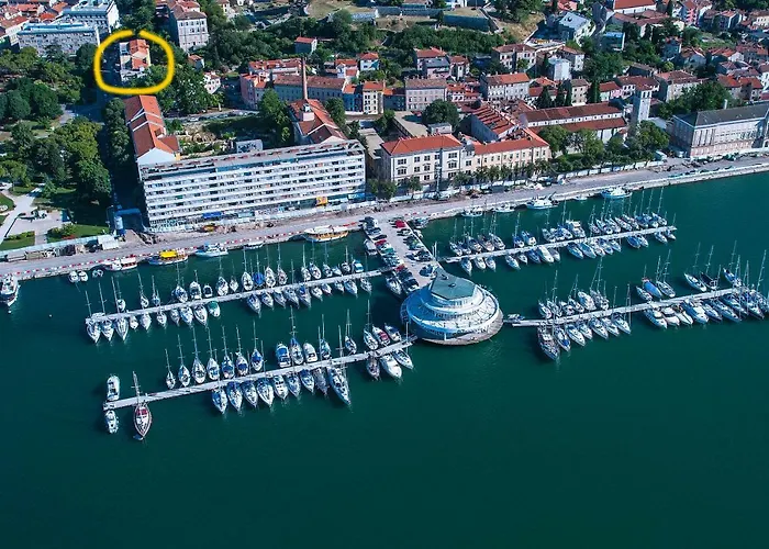 Apartment Place To Be - In The Centre With Private Parking Pula