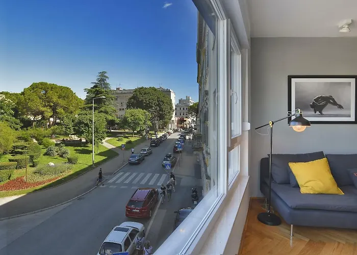 Place To Be - In The Centre With Private Parking *