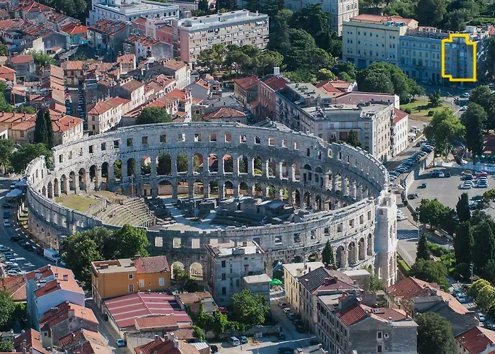 Place To Be - In The Centre With Private Parking * Pula