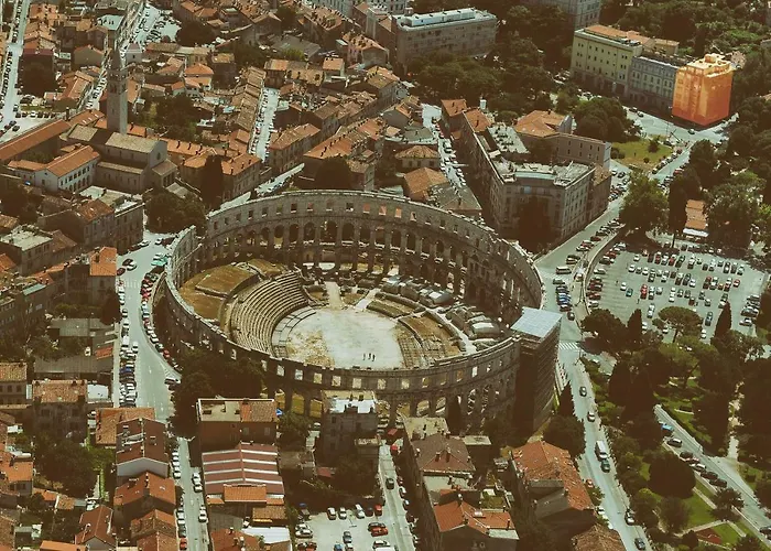 Apartment Place To Be - In The Centre With Private Parking Pula