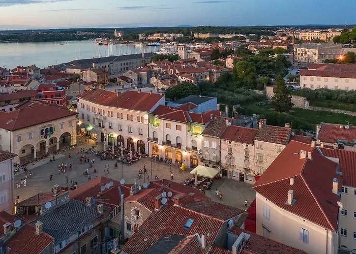 Place To Be - In The Centre With Private Parking Apartment