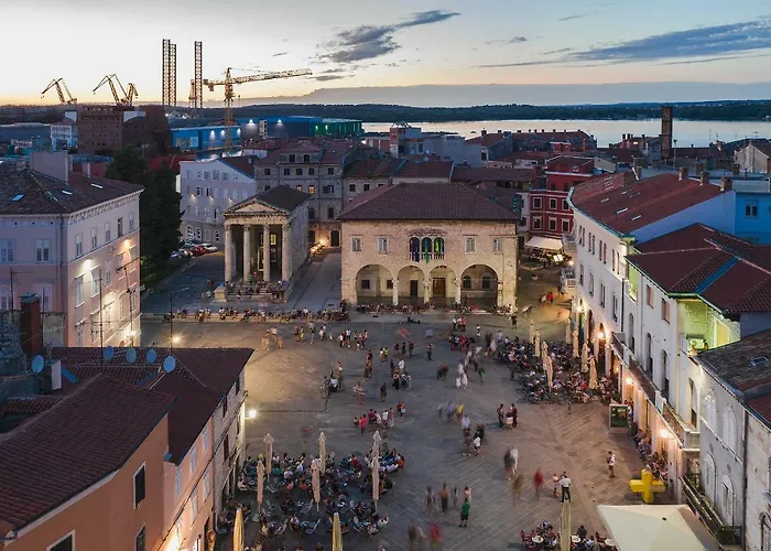 Apartment Place To Be - In The Centre With Private Parking Pula