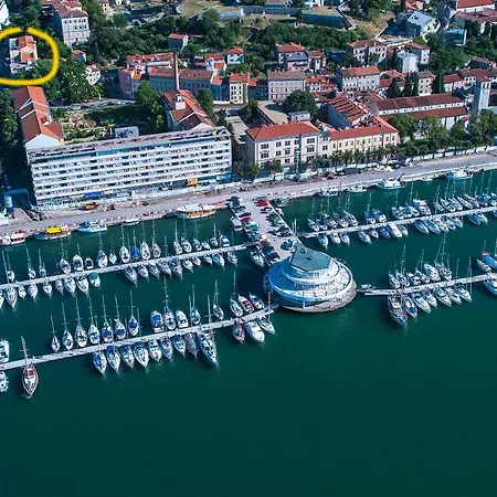Appartamento Place To Be - In The Centre With Private Parking Pola