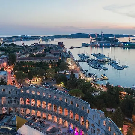 Place To Be - Center Apartamento Pula